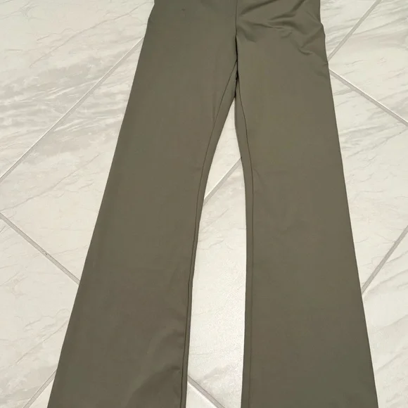 American Eagle Flare Leggings - Picture 3 of 3